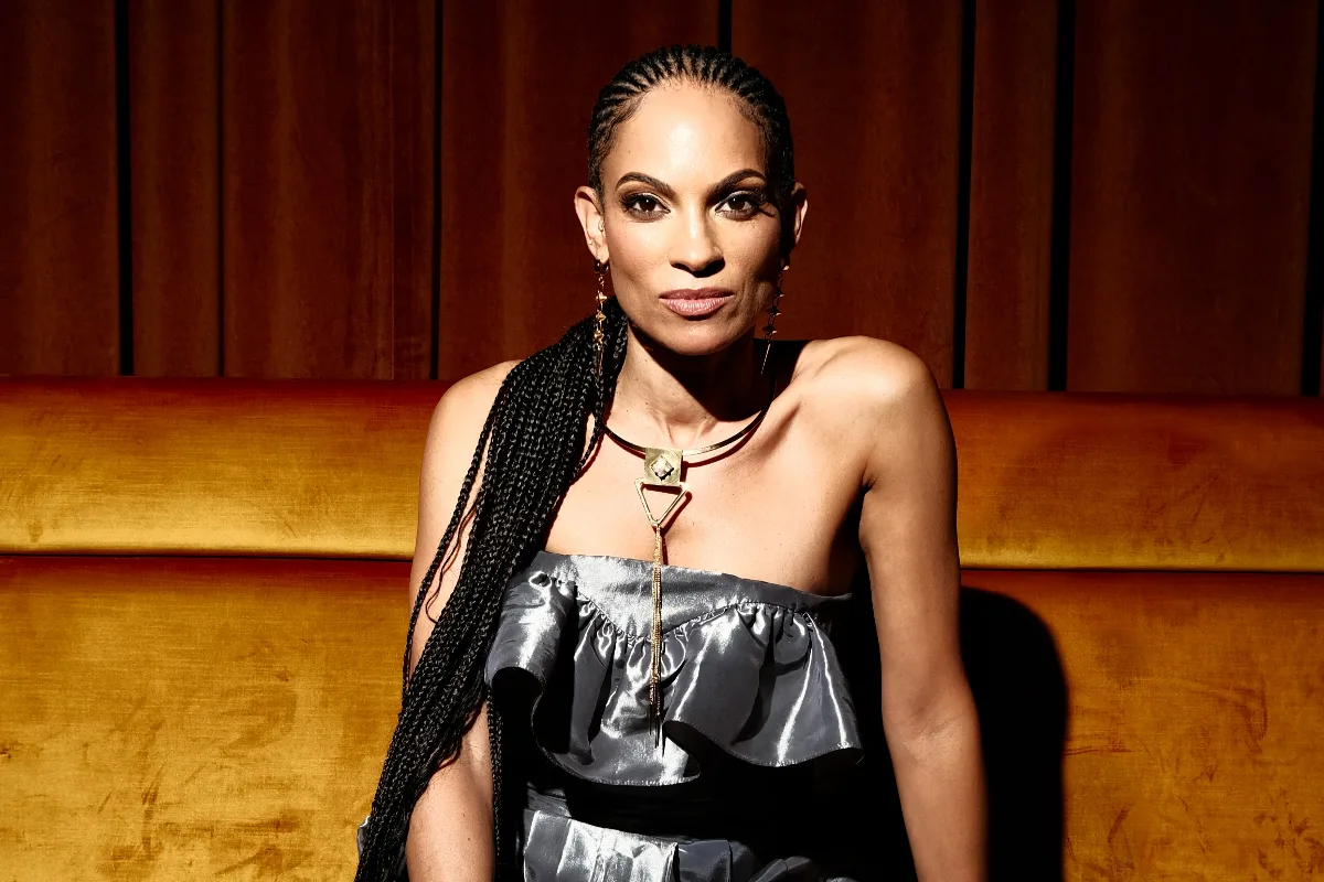 Goapele in a press portrait